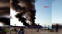 Altınoluk'ta tur teknesi yandı