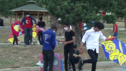 Gökyüzü, uçurtmalarla şenlendi