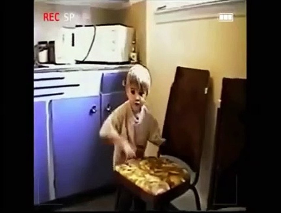 【字幕】Justin Bieber - Childhood Home Videos
