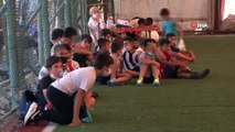 Mahalleler arası penaltı turnuvasında çocuklar birbirleriyle yarıştı