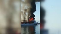 BALIKESİR - İskeleye bağlı gezi teknesi yandı