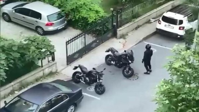 MOTOSİKLET HIRSIZLARI KOMŞUNUN CEP TELEFONU KAMERASINDA