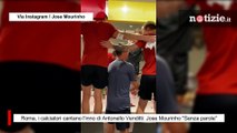 Roma, i calciatori cantano l'inno di Antonello Venditti: Jose Mourinho 