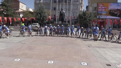 Ömer Halisdemir 5. Ulusal Bisiklet Turu'na katılan sporcular Aksaray'dan Niğde'ye doğru yola çıktı