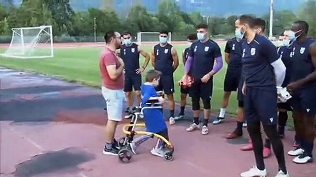 Ο μικρός Αλέξανδρος στην προπόνηση του ΠΑΣ Λαμία στο Καρπενήσι