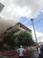 Avcılar'da bir binanın en üst katında çıkan yangın söndürüldü