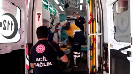 Babasının kullandığı otomobilin çarptığı çocuk ağır yaralandı