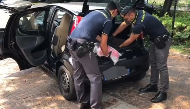 Sesto S.Giovanni (MI) - Fugge all'alt, fermato e trovato in possesso di 63 chili di droga (14.07.21)