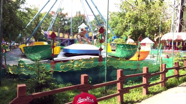 Walking in the Afternoon in Siberia❄️. 75°F. Amusements of Central Park in the Capital of Siberia. 3290