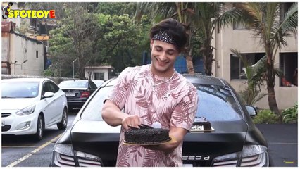 Asim Riaz Celebrates His Birthday With The Paparazzi