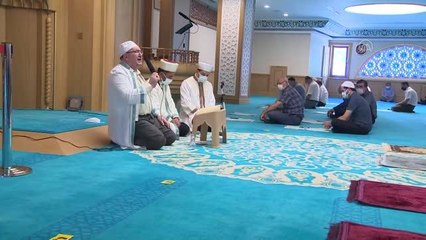 Bakan Dönmez: "Olup bitene tiyatro deme zavallılığını göstermek, bu milletin değerlerine sırt dönmektir"