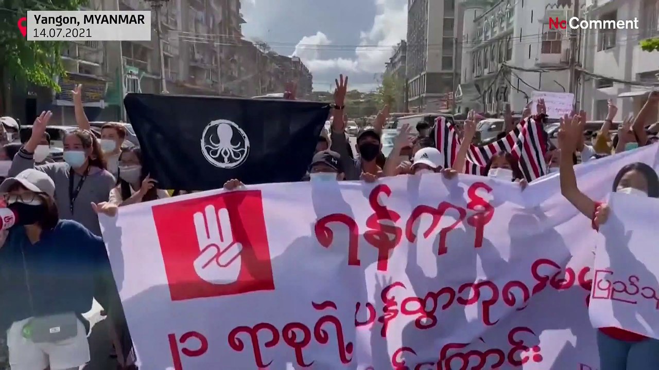 Protesters hold 'flash mob' rally in Yangon