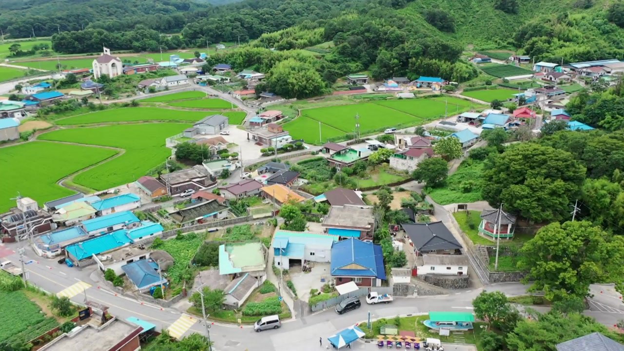 공동체가 보듬는 어르신...전국 최초 마을 자치 연금 실험 / YTN