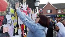 Insulti razzisti: il murale della vergogna ricoperto di messaggi di supporto