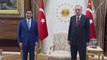Son dakika haber: Cumhurbaşkanı Erdoğan, Cumhurbaşkanlığı Külliyesi'nde Malezya Uluslararası Ticaret ve Sanayi Bakanı Mohamed Azmin Ali'yi kabul etti.