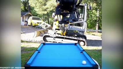 UMA ENORME CRIATURA MANTEVE TODA A CIDADE ACORDADA A NOITE TODA