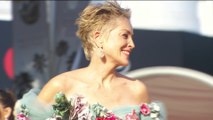 Sharon Stone fait sensation en arrivant sur le Tapis rouge - Cannes 2021
