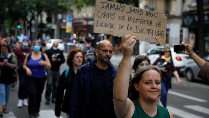 Manifestation contre le pass sanitaire à Paris : "Cela pose un problème pour nos libertés"