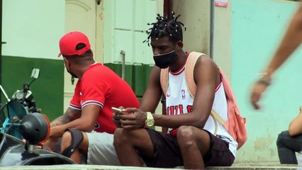 Internet móvel restabelecida em Cuba, com restrições