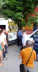 Sancaktepe'de annesini sokak ortasında darp eden şahsa vatandaştan linç girişimi