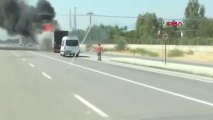 ANTALYA'DA LASTİKLERİ TUTUŞAN TIR YANDI