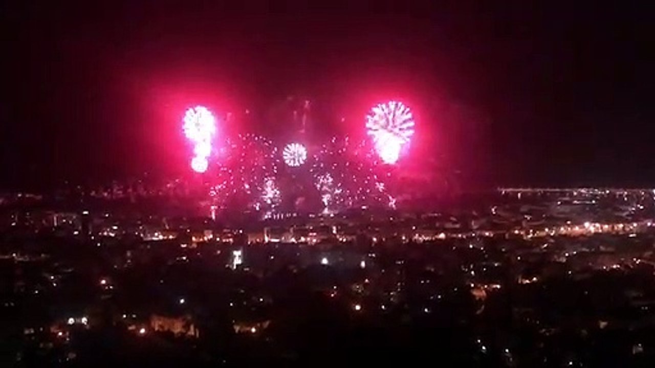 Cannes ouvre son festival d'art pyrotechnique