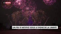 Le feu d'artifice du 14 juillet tiré depuis la Tour Eiffel