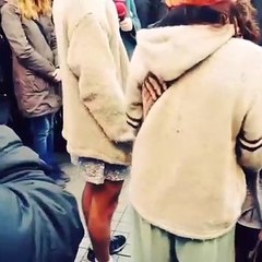 Taksim'de Özgecan için etekli eylem(!)