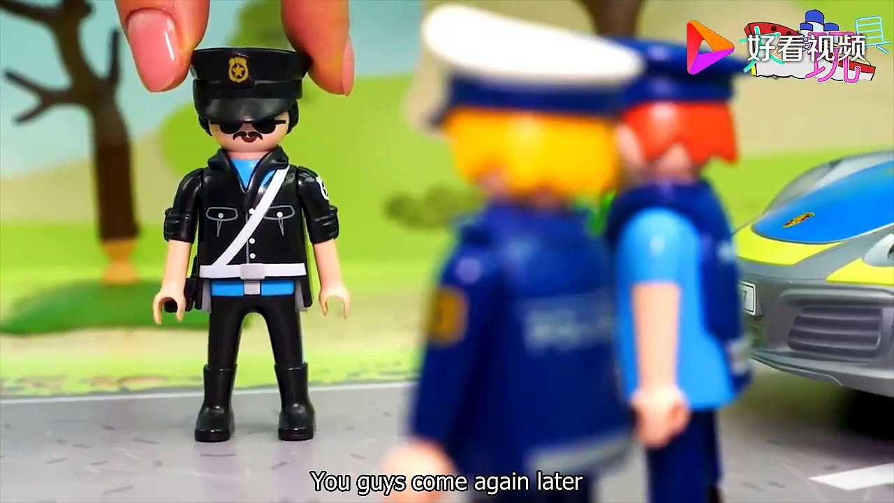 The robbers robbed the gold bars and just met a policeman practicing his car skills. The result is self-evident!
