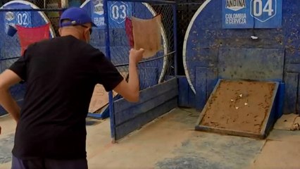 Tacto, audio y puntería, grupo de invidentes practica para llegar a la Liga de Tejo de Bogotá