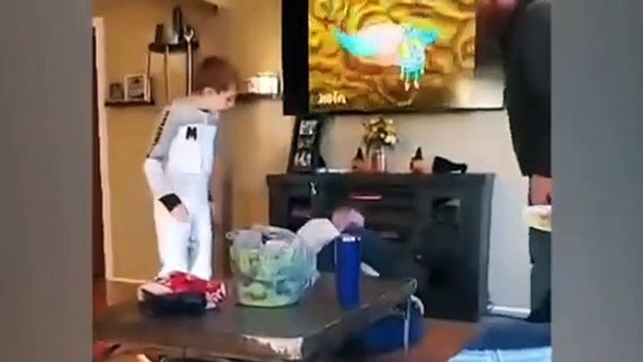 مواقف مضحكه 5