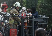 Son dakika haberleri | Zeytinburnu'nda yangın çıkan atölyenin bulunduğu binada mahsur kalanlar itfaiye ekiplerince kurtarıldı