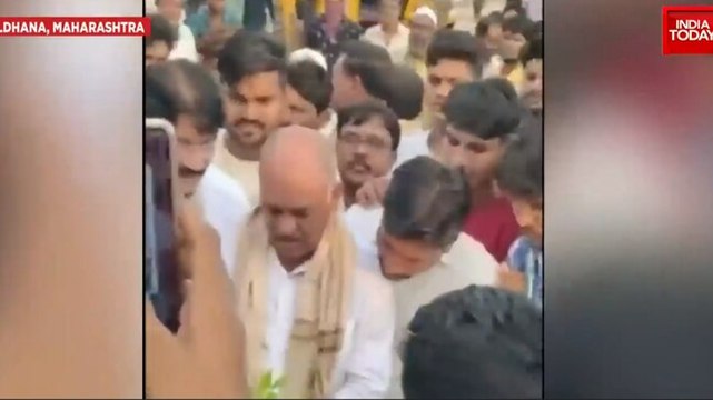 Maharashtra Congress MLA flouts Covid norms by celebrating birthday on road