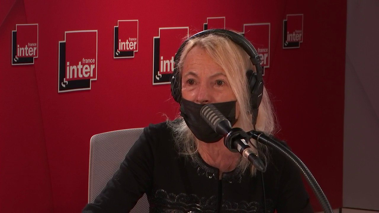 Laure Adler : "Dans sa dernière exposition, il a installé quatre grands écrans d'images du bonheur. Et puis, il a zébré ces images d'accidents, pour nous montrer que la réalité était toujours perforée, que le réel, on finissait toujours par s'y cogner."
