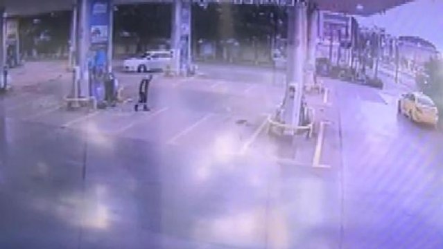 ÜSKÜDAR'DA ÇATIŞMADA ARADA KALAN BENZİN İSTASYONU ÇALIŞANI BÖYLE VURULDU