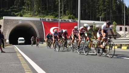 15 Temmuz Şehitlerini Anma Ulusal Bisiklet Yol Yarışı start aldı