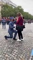 Juste avant le défilé du 14 Juillet 2021, un militaire fait sa demande en mariage