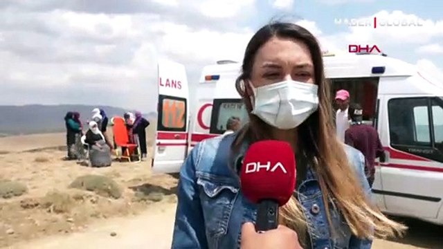 Van Gürpınar'da yaylada şebekeyi bulan koronavirüs aşı ekibi sevinçten zılgıt attı