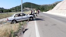 Son dakika haber... Yol kenarındaki bariyere saplanan otomobilin sürücüsü öldü