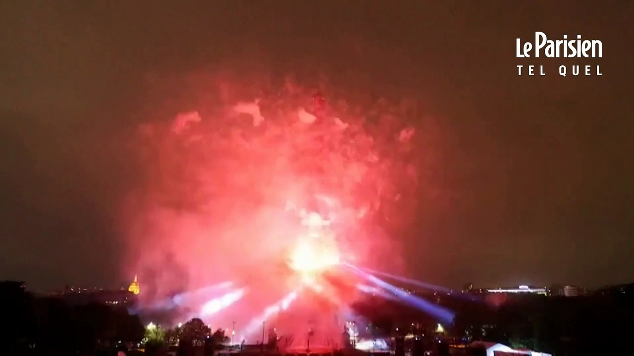 Le feu d'artifice du 14 juillet sur la Tour Eiffel