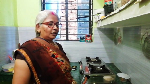 गेहूं के आटे की मठरी | Khasta Mathri recipe | Perfect snacks for tea | Kitchen wali