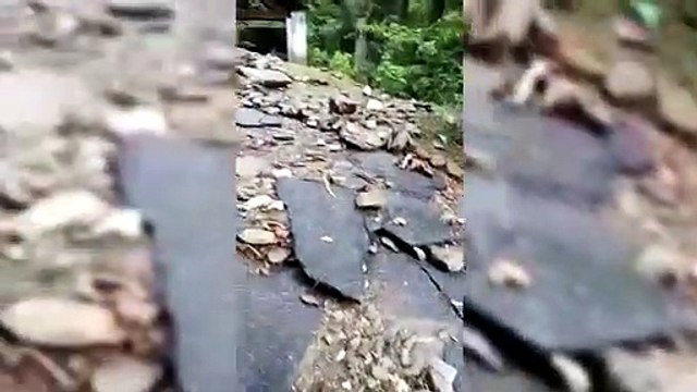Maltempo in Val Grande, la colata di fango e sassi sulla strada di Cicogna