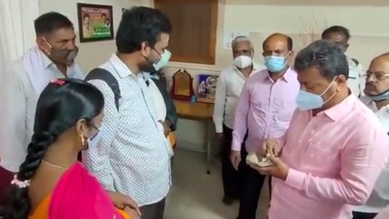 ಪ್ರತಿಯೊಬ್ಬರಿಗೂ ಕೈಲಾದ ಸಹಾಯ ಮಾಡುತ್ತಿರುವ ಬಿಜೆಪಿ ಶಾಸಕ | Renukacharya | Oneindia Kannada