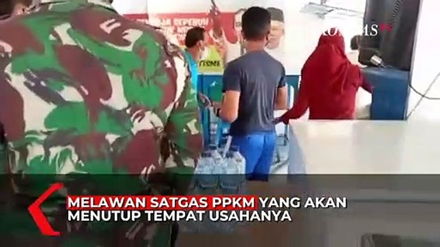 Momen Petugas Satpol PP Disiram Air Panas oleh Pemilik Kedai Makanan di Medan