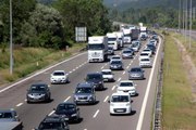 TEM'İN BOLU GEÇİŞİNDE TATİL TRAFİĞİ YOĞUNLUĞU