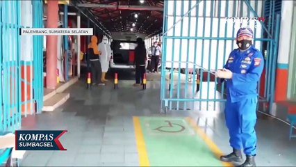 Polisi Bantu Pemakaman Pasien Covid-19 Di Daerah Perairan Sumsel