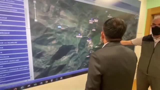 Son dakika haberi! Pakdemirli söndürme çalışmalarını Yangın Yönetim Merkezi'nden koordine ediyor