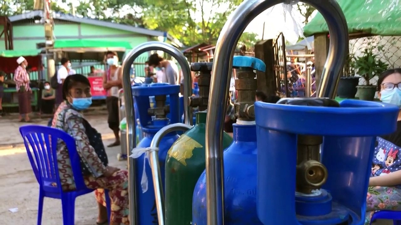 En Birmanie, les habitants la recherche d'oxygène dans les rues de Rangoun