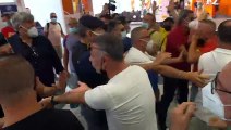 Napoli, protesta dei lavoratori Whirlpool: tensione con la polizia all'aeroporto di Capodichino