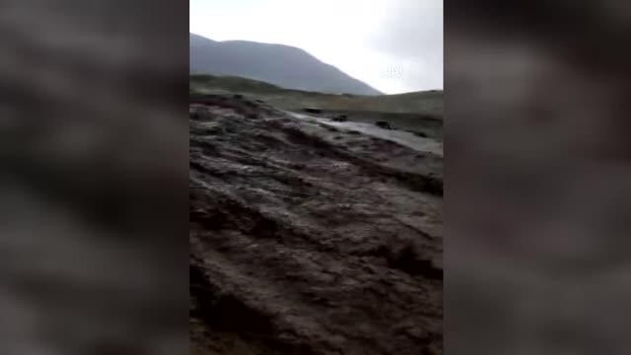 Erciş'te şiddetli yağış 13 köyde taşkınlara yol açtı